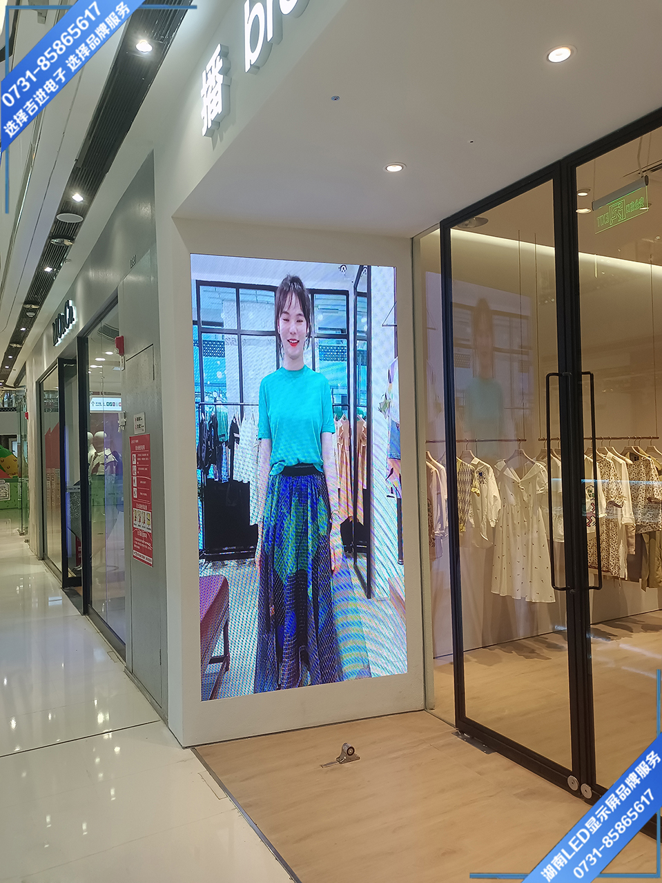 常德市萬(wàn)達(dá)廣場(chǎng)商場(chǎng)LED顯示屏.jpg 常德市萬(wàn)達(dá)廣場(chǎng)商場(chǎng)LED顯示屏.jpg