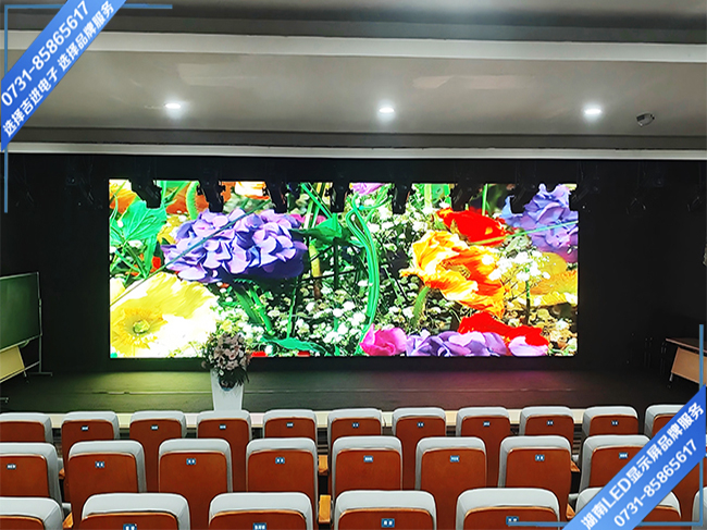 株洲石峰區(qū)某小學(xué)報告廳舞臺LED顯示屏